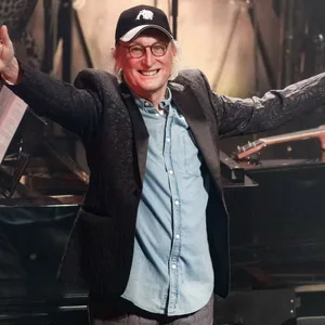 Otto Waalkes war einer von zahlreichen Prominenten, die in Hamburg zu Ehren von Paul McCartney sangen.
