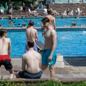Hamburgs Badbetreiber Bäderland muss Energie sparen – und stellt das Wasser kälter.