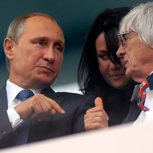 Wladimir Putin (l.) und Bernie Ecclestone