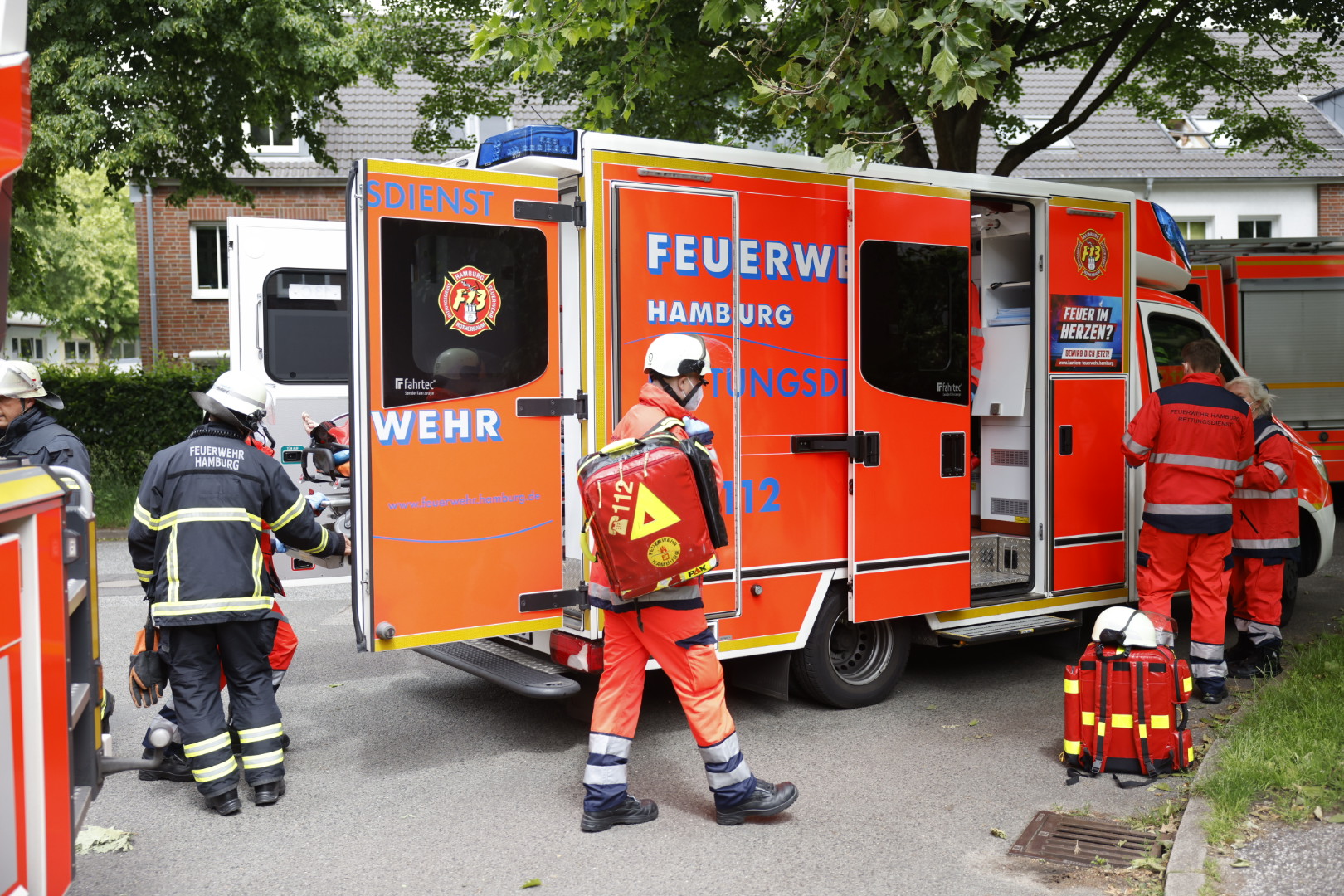 Brandeinsatz in Hamburg – Feuerwehr rettet Bewohner