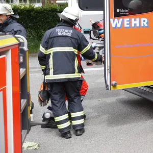Brandeinsatz in Hamburg – Feuerwehr rettet Bewohner