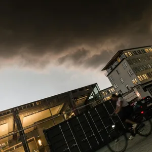 Einzelne starke Gewitter werden am Montag in Hamburg erwartet (Archivfoto).