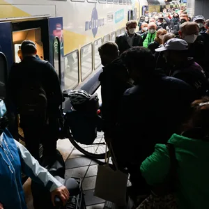 Großer Andrang am Mittwoch am Hamburger Hauptbahnhof. Droht über Pfingsten das Chaos?