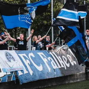 Über 100 Fans aus ganz Deutschland begleiteten den HFC Falke zum Auswärtsspiel nach Prag (0:3).
