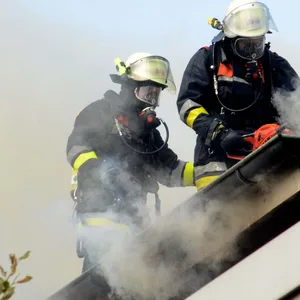 Großeinsatz in Schlagsdorf – Hausdach geht in Flammen auf
