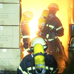 Auf der Straße Billwerder Neuer Ring brach ein Feuer in einem Lkw aus.