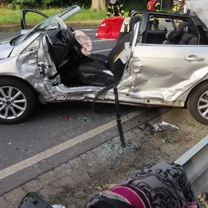 An dem silbernen Ford der 65-Jährigen entstand ein Totalschaden.