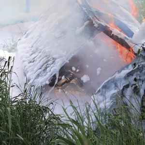 Unfall im Norden: Landwirt rettet Senioren aus brennenden Auto