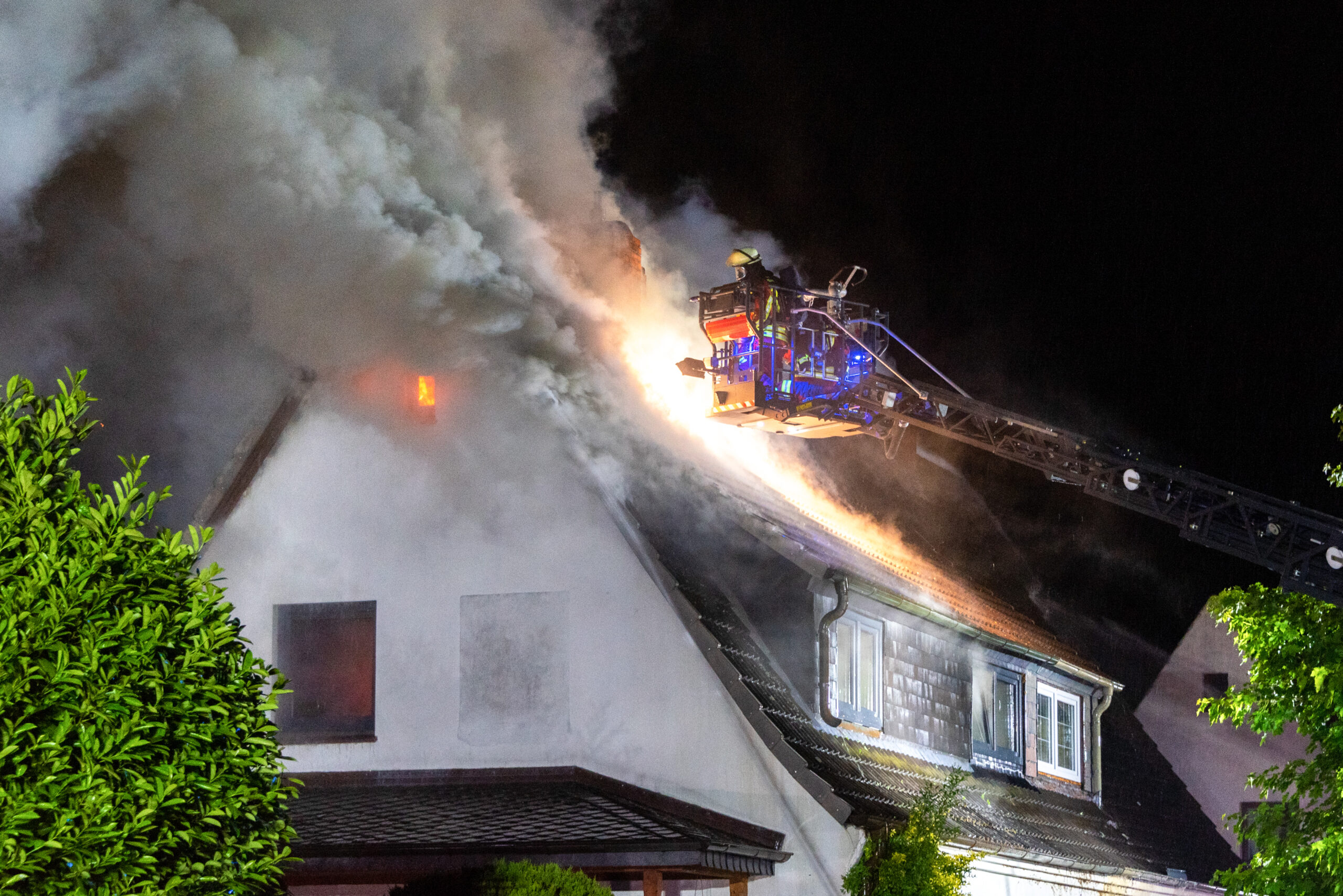 Beim Brand einer Doppelhaushälfte in Neu Wulmstorf entstand ein Schaden in Höhe von rund 200.000 Euro.