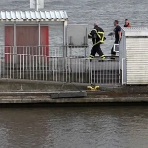 In Hamburg: Jugendlicher springt in Elbe und ertrinkt