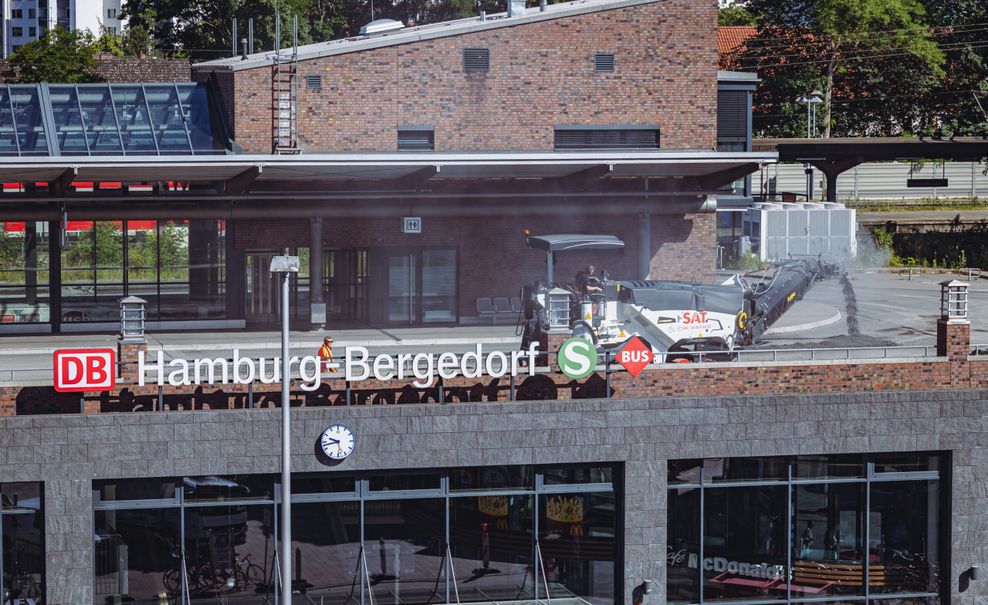 Der Bergedorfer Busbahnhof musste ein halbes Jahr komplett saniert werden.