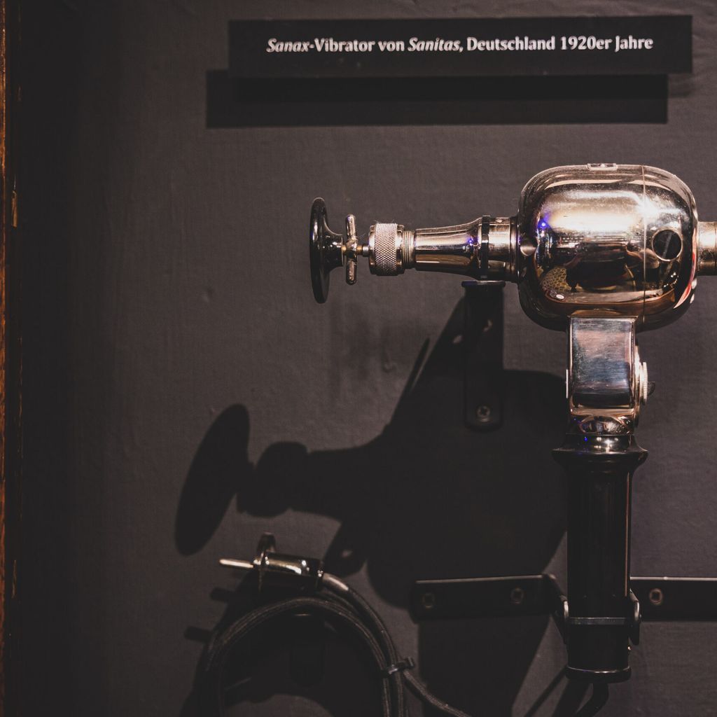 L'apotheque: Hamburgs erstes Sextoy-Museum ist erffnet | MOPO L'apotheque: Hamburgs erstes Sextoy-Museum ist erffnet | MOPO