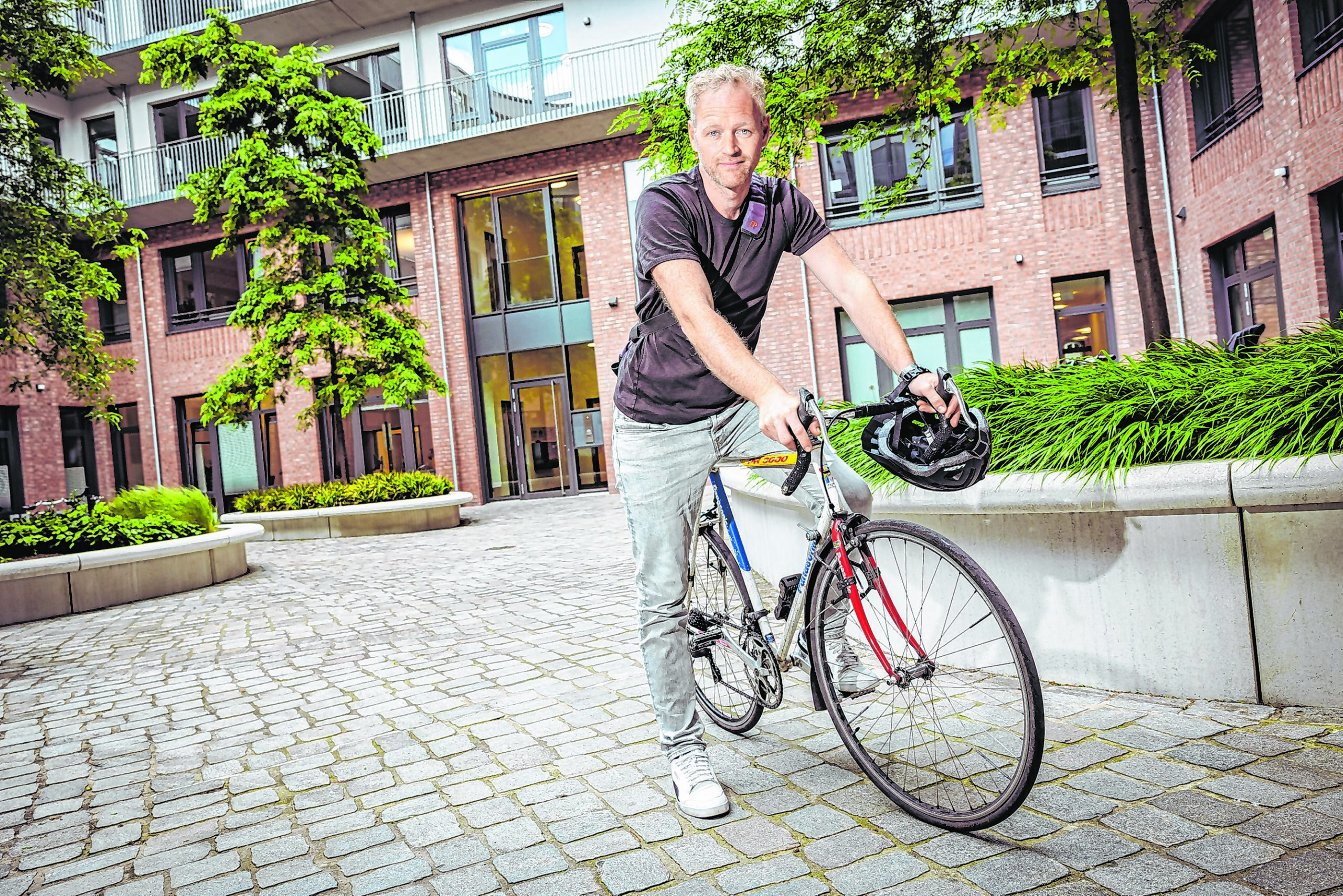 Radfahren macht süchtig, sagt MOPO-Redakteur Mathis Neuburger (41).