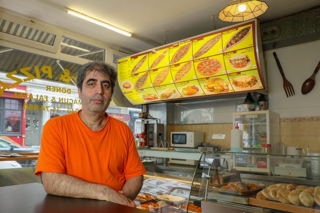„Ich habe meine Preise nicht erhöht und habe sogar mehr Kundschaft. Mehr Gewinn mache ich aber nicht. Im Gegenteil“, sagt er.