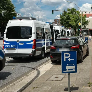 Die Polizei durchsuchte am Mittwoch mehrere Wohnungen, in denen Frauen der Prostitution nachgehen.