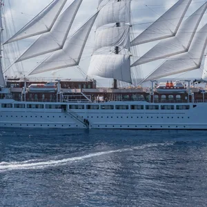 Die 138 Meter lange „Sea Cloud Spirit“ wird am Donnerstag und Freitag an der Überseebrücke liegen.