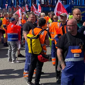 Warnstreik im Hamburger Hafen