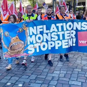 Hafenarbeiter demonstrieren in der City