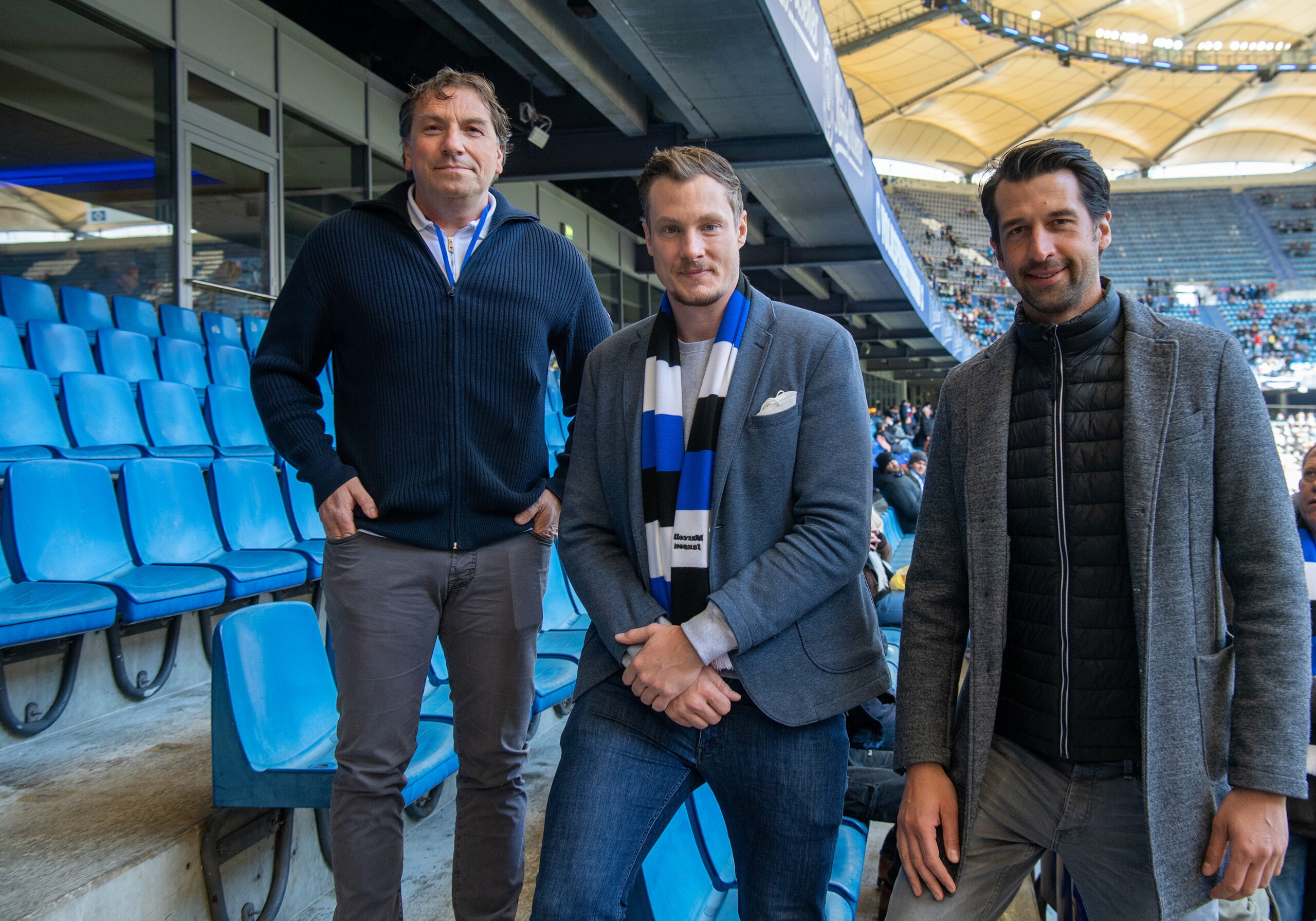 Ein Trio für eine bessere HSV-Zukunft? Der Aufsichtsratsvorsitzende Marcell Jansen (Mitte) zusammen mit den beiden Vorständen Thomas Wüstefeld (l.) und Jonas Boldt im Volksparkstadion
