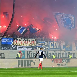Die HSV-Fans zündeln in Kiel