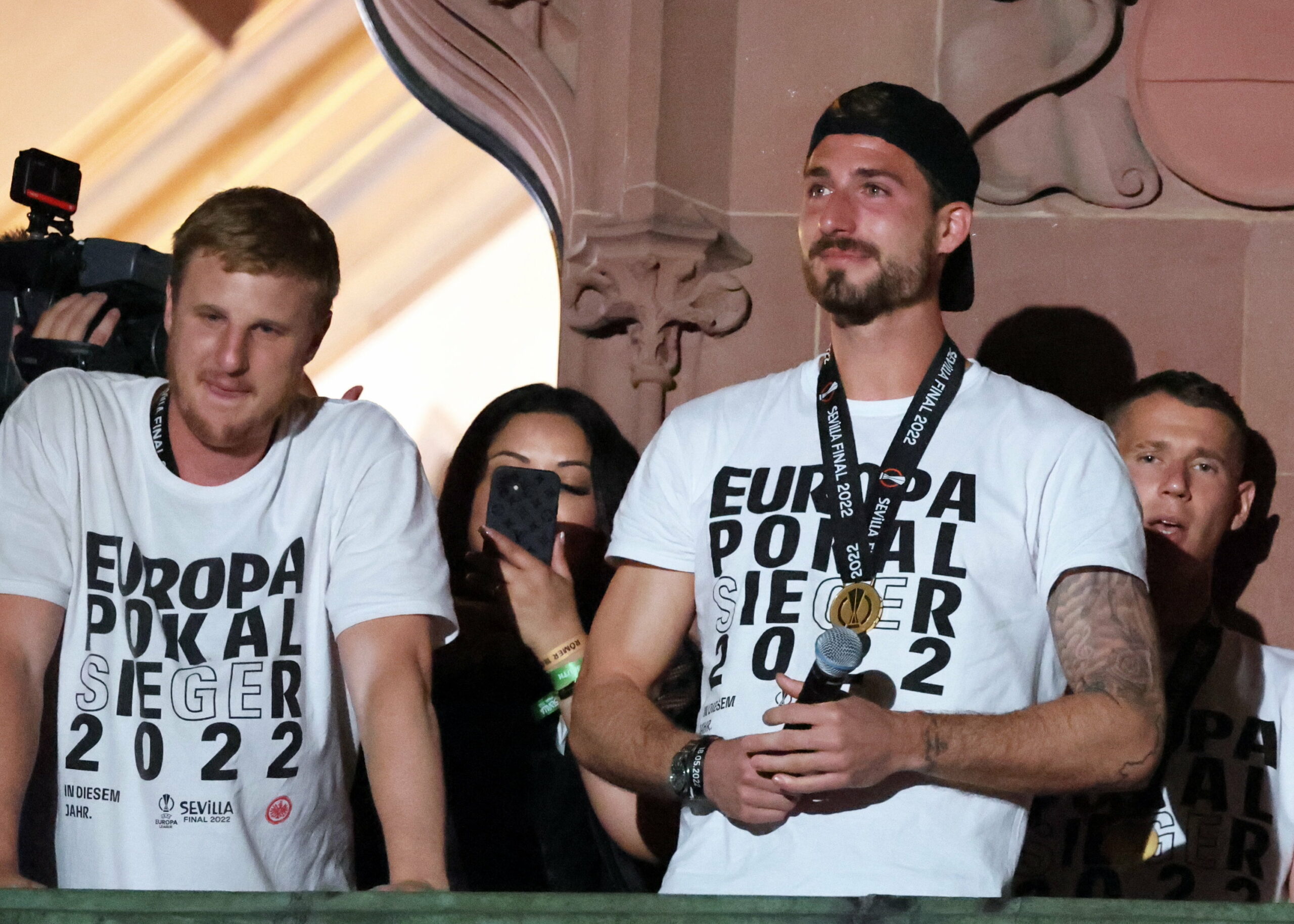 Kevin Trapp (r.) beim Empfang der Eintracht im Frankfurter Römer