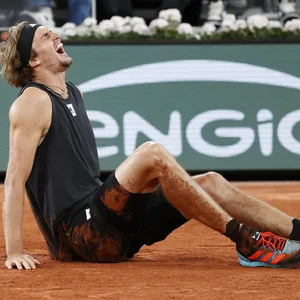 Alexander Zverev musste im Halbfinale der French Open verletzt aufgeben.