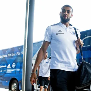 Josha Vagnoman ist mit dem HSV ins Trainingslager gereist und wird da auch erst mal bleiben.