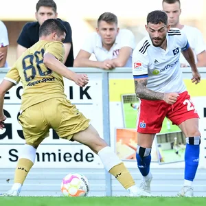 HSV-Profi Tim Leibold gegen Split