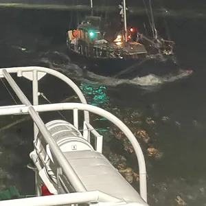 Der Skipper wurde mitsamt der Yacht schließlich sicher zur Insel Borkum abgeschleppt.