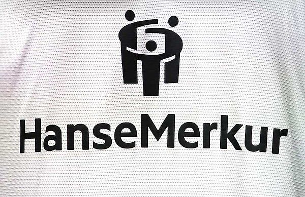 So zeigt sich der neue Hauptsponsor HanseMerkur auf den HSV-Trikots.
