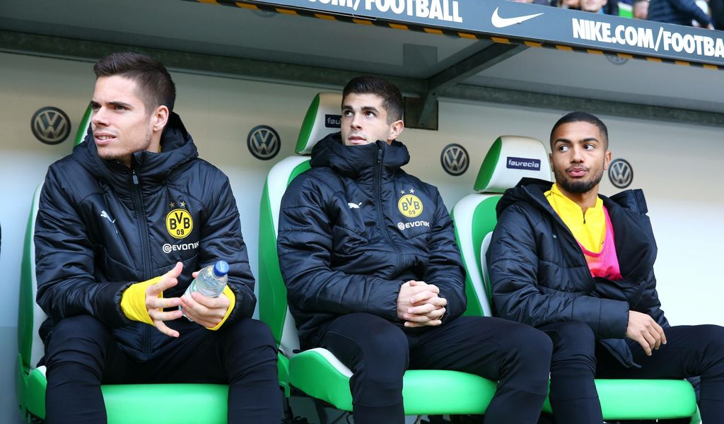 Wolfsburg ist an einer Verpflichtung von Jeremy Toljan (r.) interessiert.