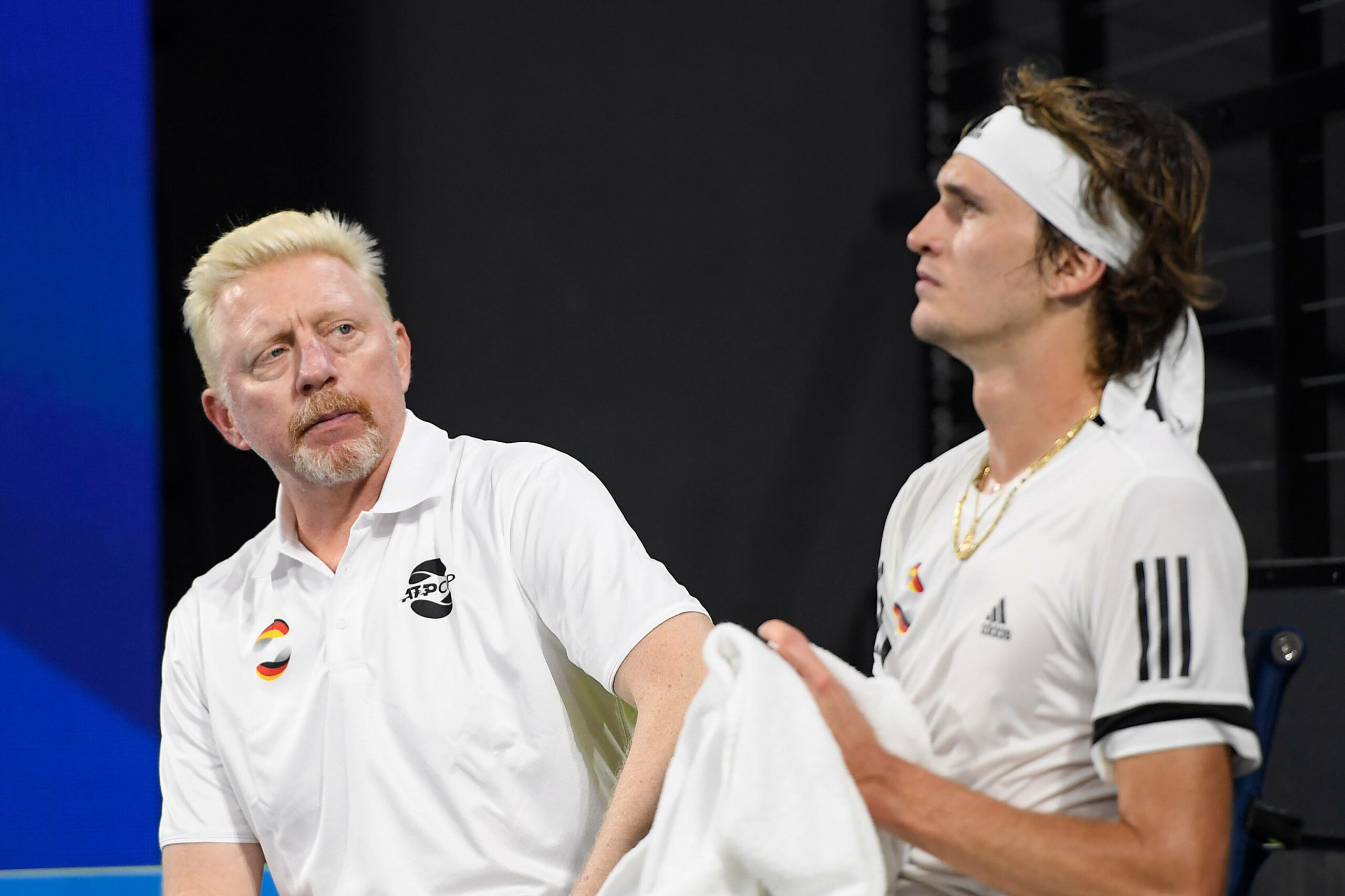 Anfang 2020 verfolgte Boris Becker (l.) als deutscher Teamchef, wie sich Alexander Zverev in Brisbane schlug.