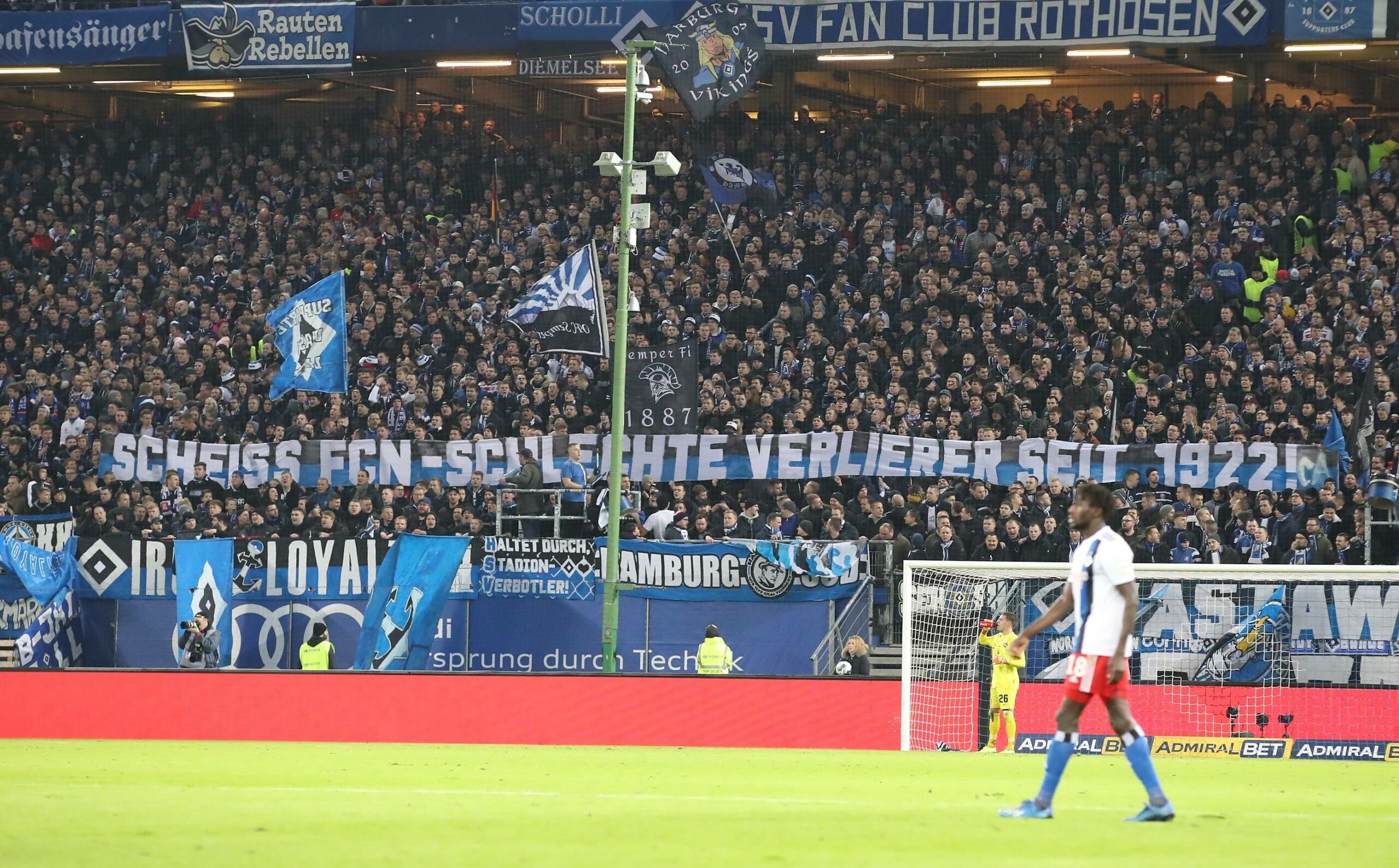 Im Januar 2020 begrüßten HSV-Fans die Nürnberger als „schlechte Verlierer seit 1922“.