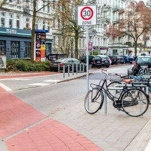 Derzeit sind Tempo 30 Straßen in Hamburg die Ausnahme – das sollte sich ändern!