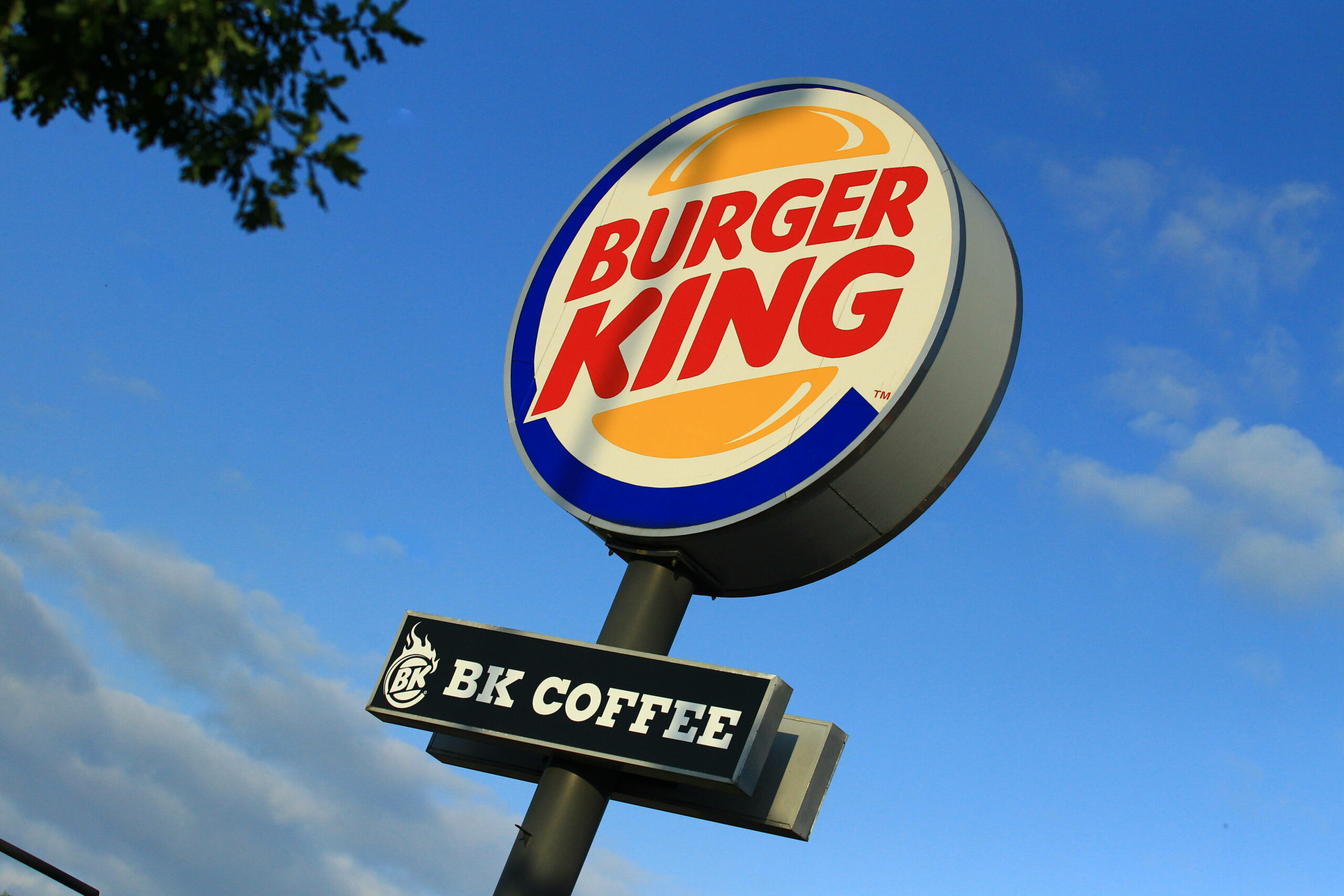 Bei Burger King in Hamburg-Langenhorn wurden zwei Menschen mit einem Messer verletzt (Symbolbild).