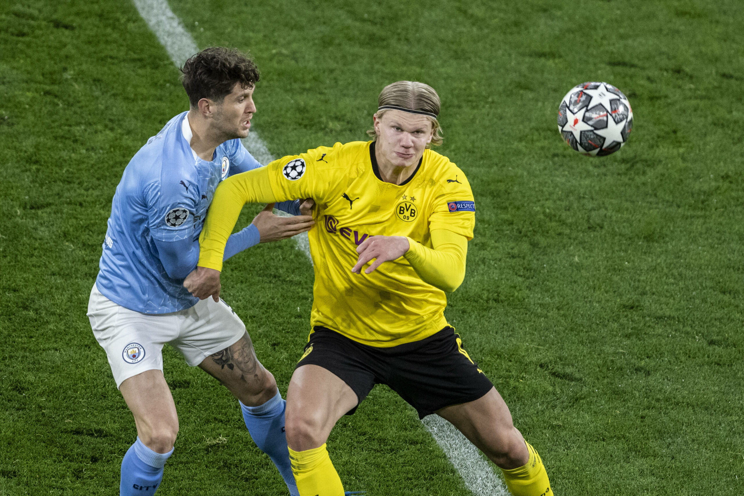 Erling Haaland im Duell gegen Manchester City