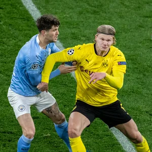 Erling Haaland im Duell gegen Manchester City