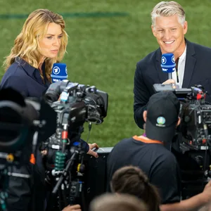 Jessy Wellmer (l.) wird nicht an der Seite von Bastian Schweinsteiger durch die Weltmeisterschaft führen.