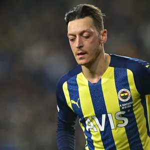 Mesut Özil im Trikot von Fenerbahce