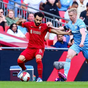 Die Premier League und Duelle wie zwischen Liverpools Mohamed Salah und Manchester Citys Ukrainer Aleksander Zinchenko wird es in Russland vorerst nicht mehr zu sehen geben.