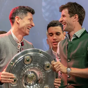 Thomas Müller hofft, auch in der kommenden Saison mit Lewandowski auf Trophäen-Jagd zu gehen