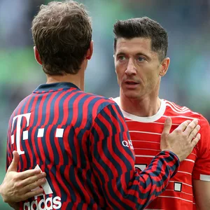 Lewandowski setzte sich mit den Bayern-Bossen zusammen, um seine Position zu erklären. Mitspieler Thomas Müller sieht die Situation eher gelassen