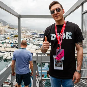 Viel Zeit für andere Interessen: Auf dem Fußballplatz wird Mesut Özil so schnell wohl nicht mehr stehen.