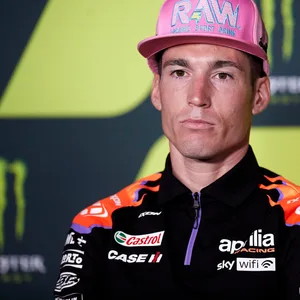 Aleix Espargaro freute sich zu früh.