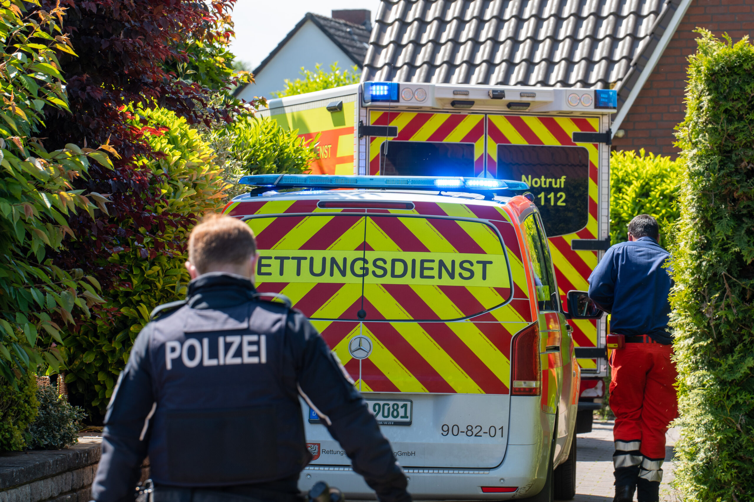 Polizei- und Rettungskräfte am Unfallort in Barsbüttel.