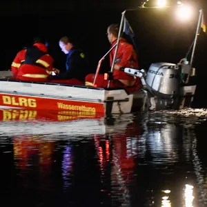 Zahlreiche Einsatzkräfte waren am Montagabend (27.06.2022) am Allermöher See
