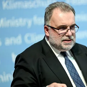 BDI-Präsident Siegfried Russwurm liebäugelt mit der 42-Stunden-Woche.