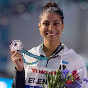 Anna Elendt aus Deutschland jubelt mit ihrer Silbermedaille.
