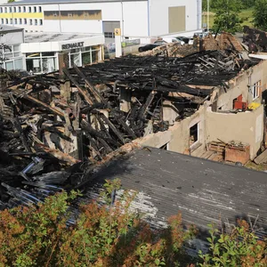Die Werkstatthalle brannte komplett nieder.