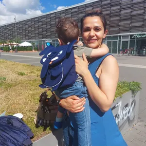 Zeynep Yüksel (33) aus Wilhelmsburg achtet inzwischen beim Einkaufen ganz genau auf die Preise.